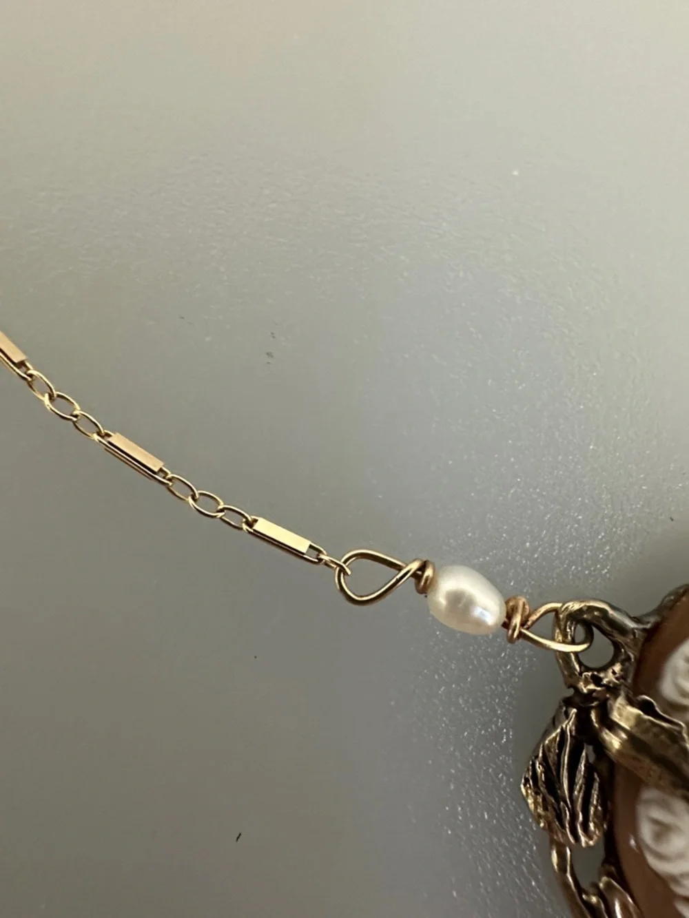 Estate 14k real solid Gold chain Necklace with White Carved Rose Cameo real Peal